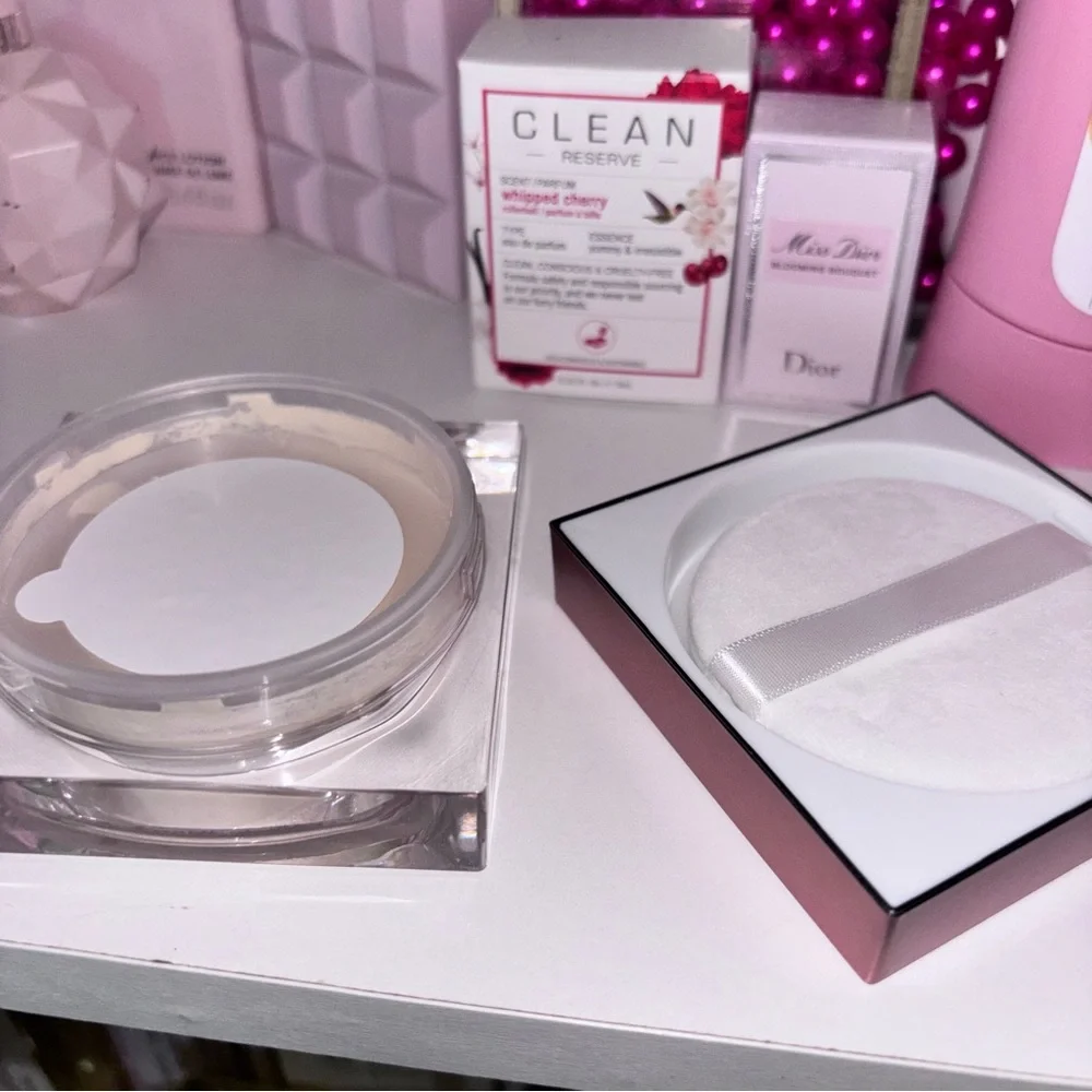 💝NIB Eloise Flawless Loose Setting Powder- Vanilla💝